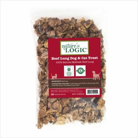 Clear bag of crunchy beef lung; red label shows certifications, white background.